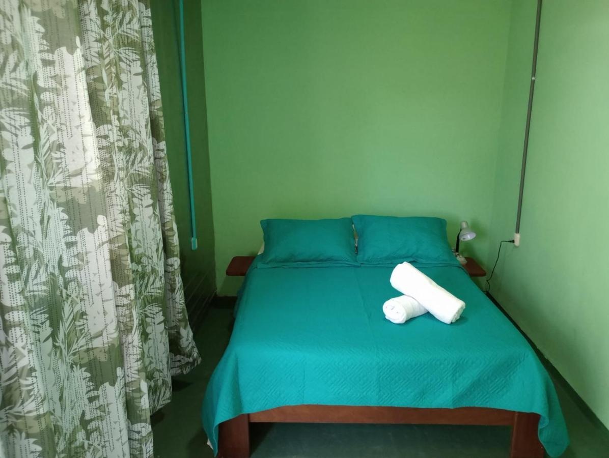Container House Cahuita Hotel Exterior photo