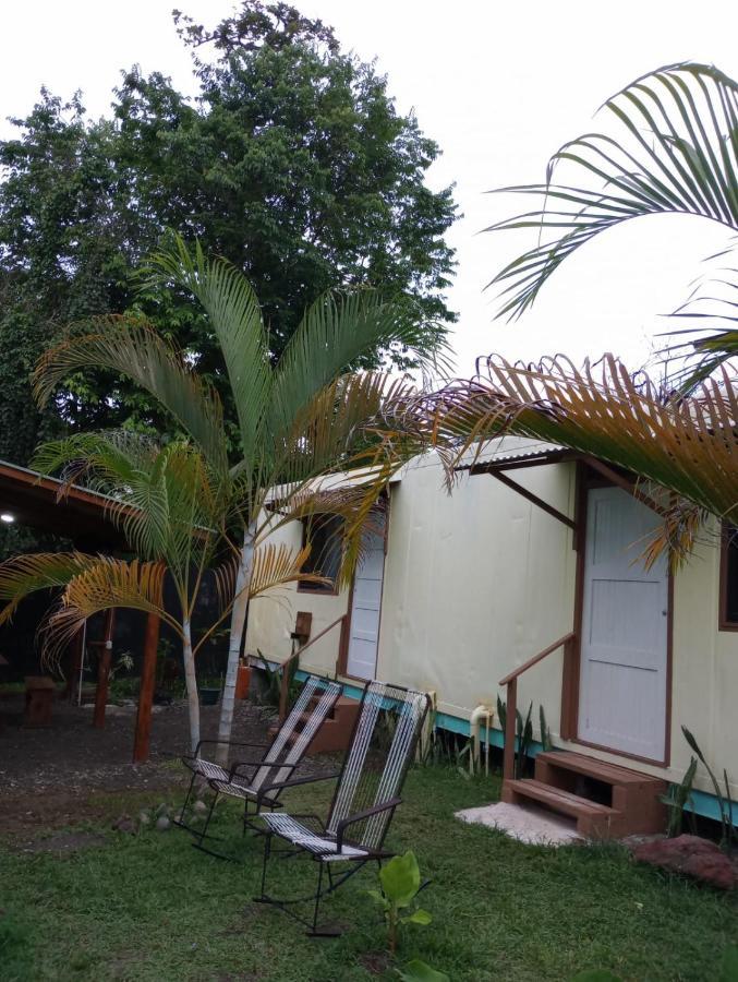 Container House Cahuita Hotel Exterior photo