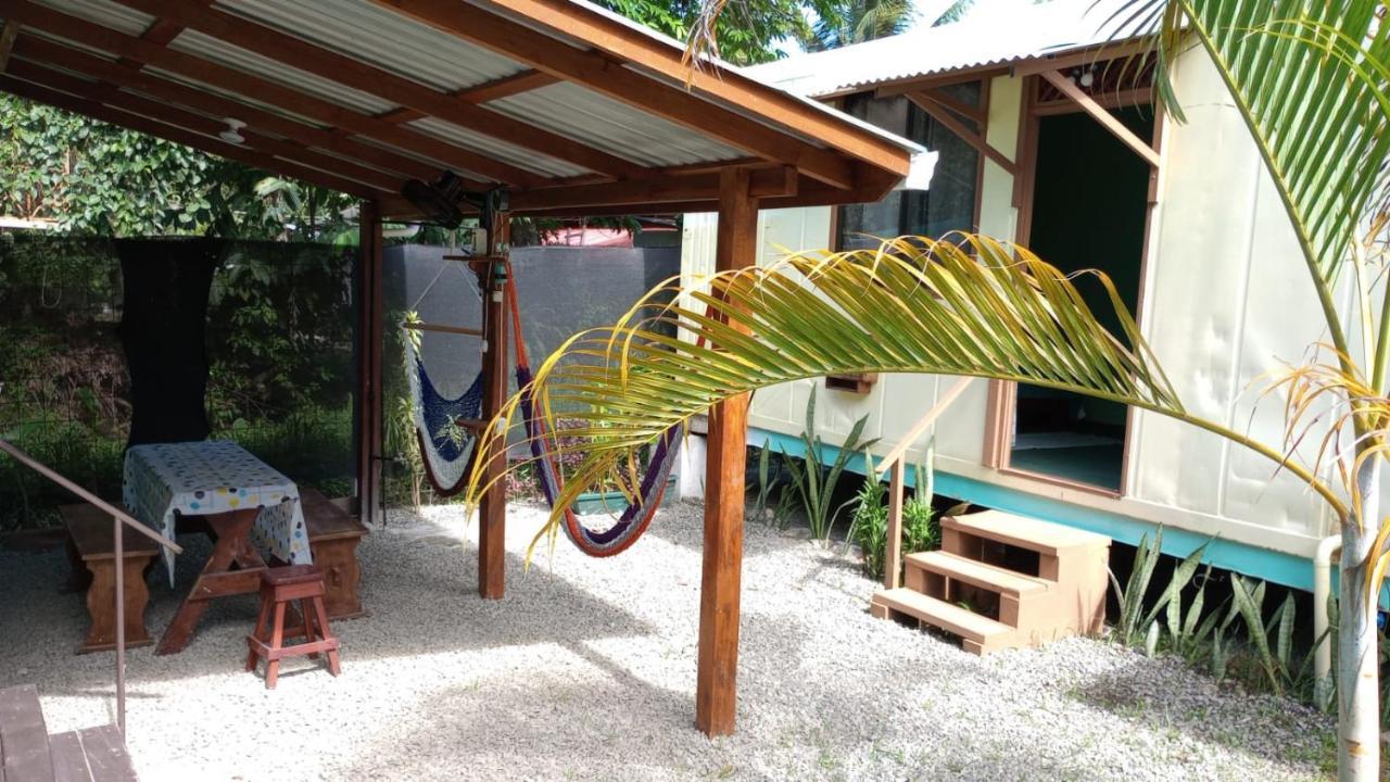 Container House Cahuita Hotel Exterior photo