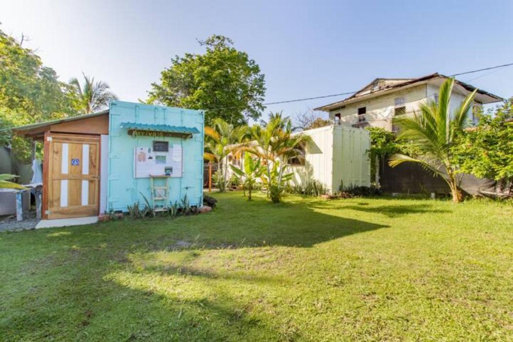 Container House Cahuita Hotel Exterior photo