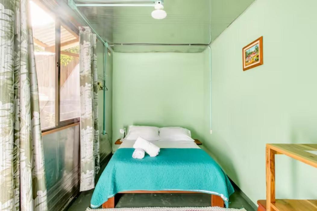 Container House Cahuita Hotel Exterior photo